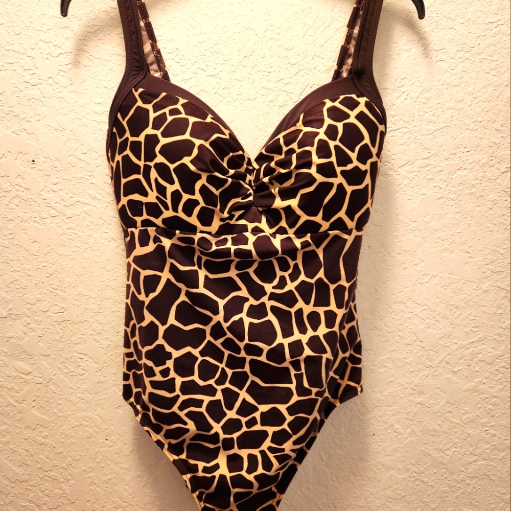 Miraclesuit size 14 tiger design never worn spandex/nylon one piece slimming